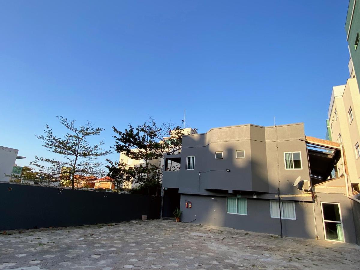 Residencial Melfi 3 Ap.2 Frente Apartment Bombinhas Exterior photo